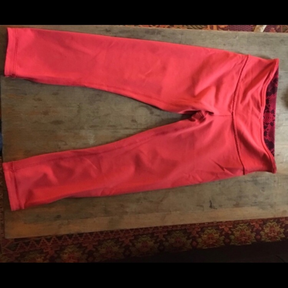 Lululemon crops . Reversible